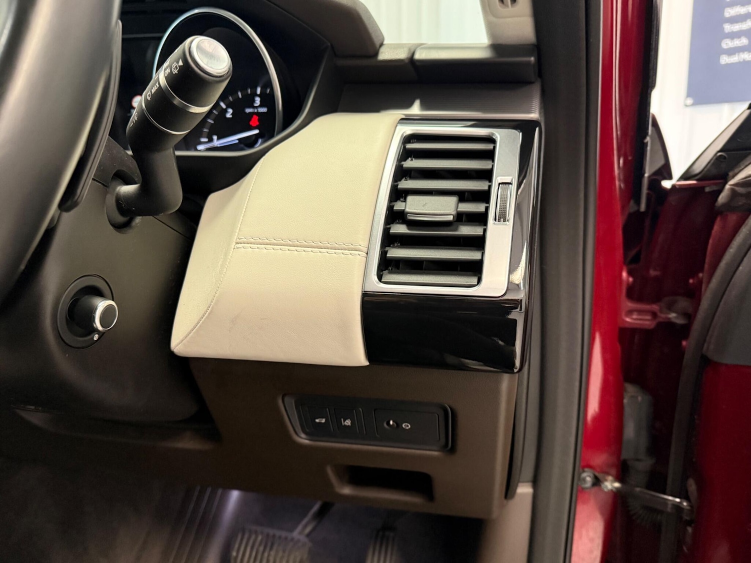 Used Land Rover Discovery 2017 for sale - 76214731: Photo 34