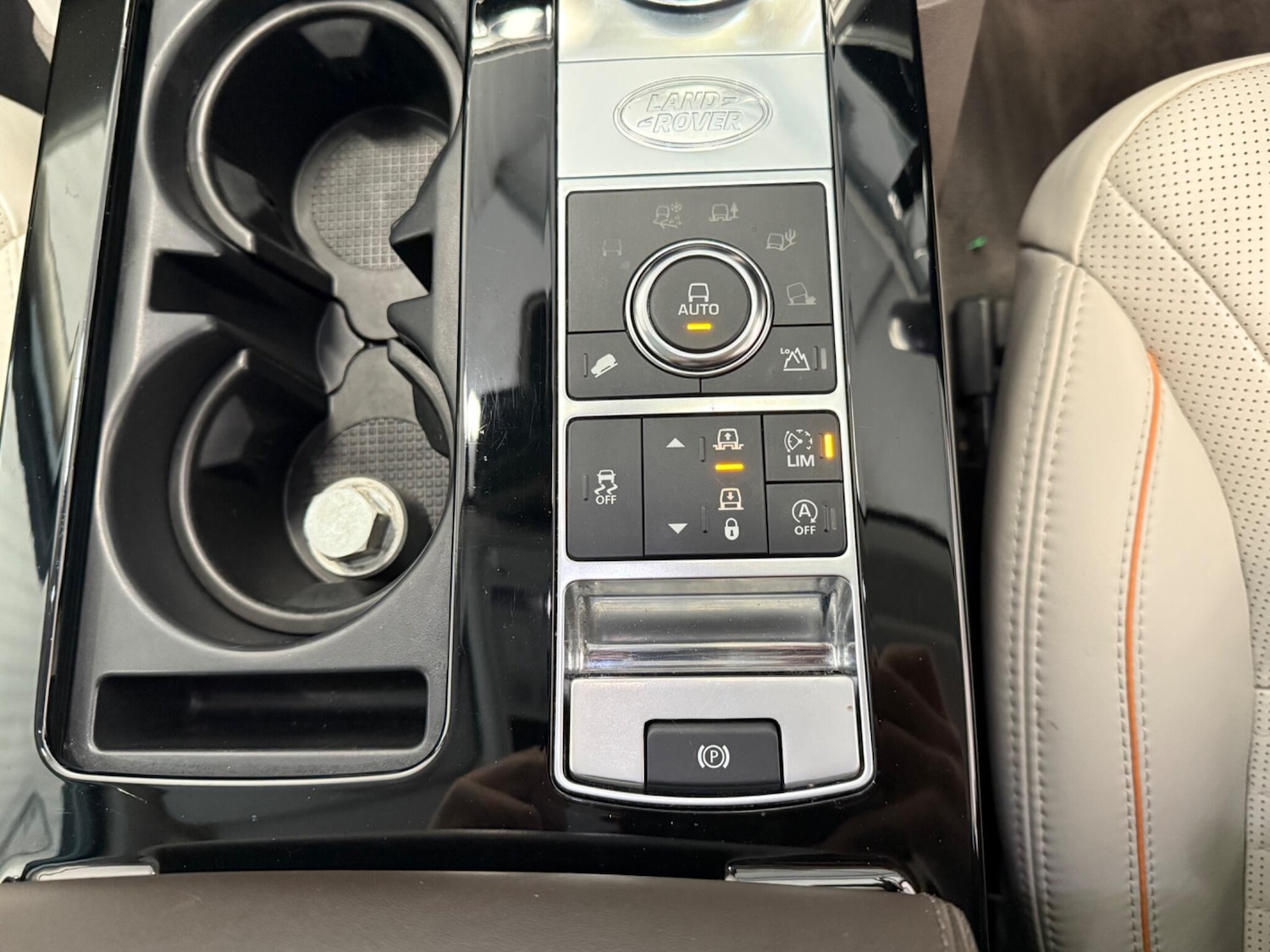 Used Land Rover Discovery 2017 for sale - 76214731: Photo 40