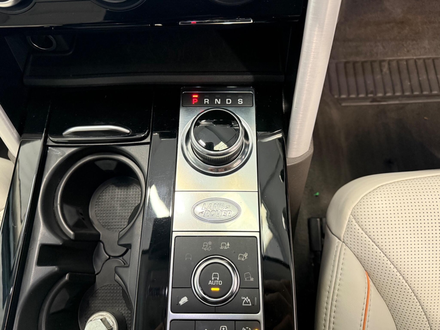 Used Land Rover Discovery 2017 for sale - 76214731: Photo 41