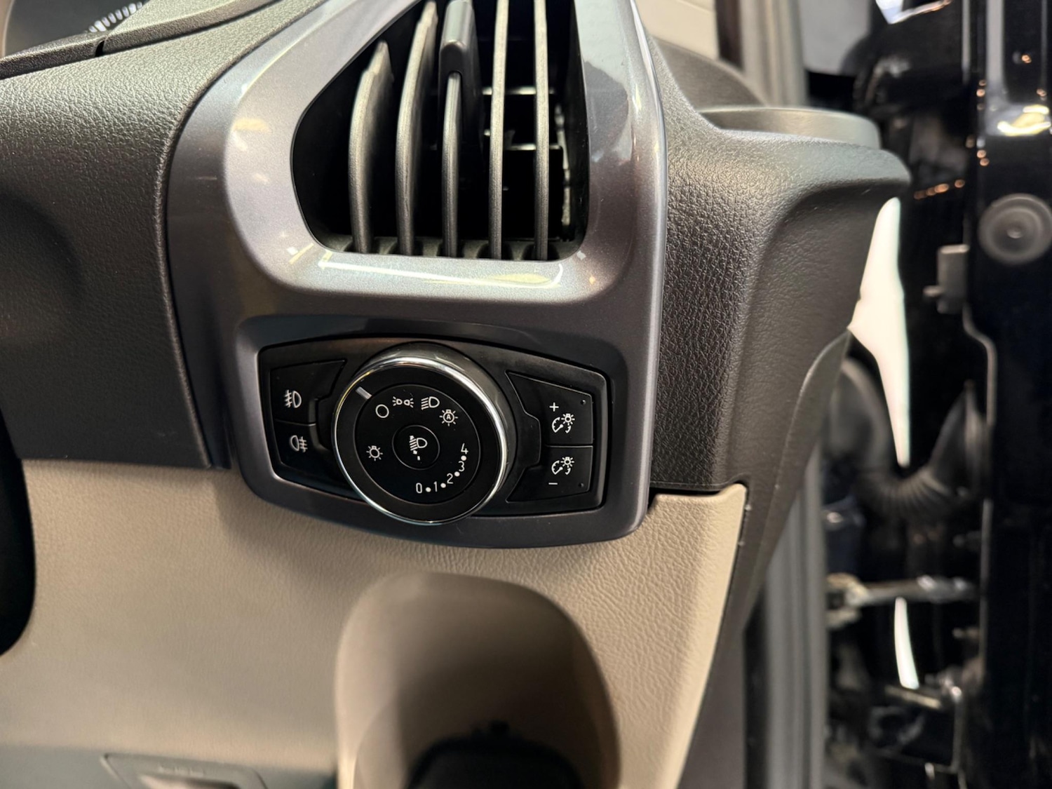 Used Ford Tourneo Custom 2017 for sale - 77840029: Photo 31