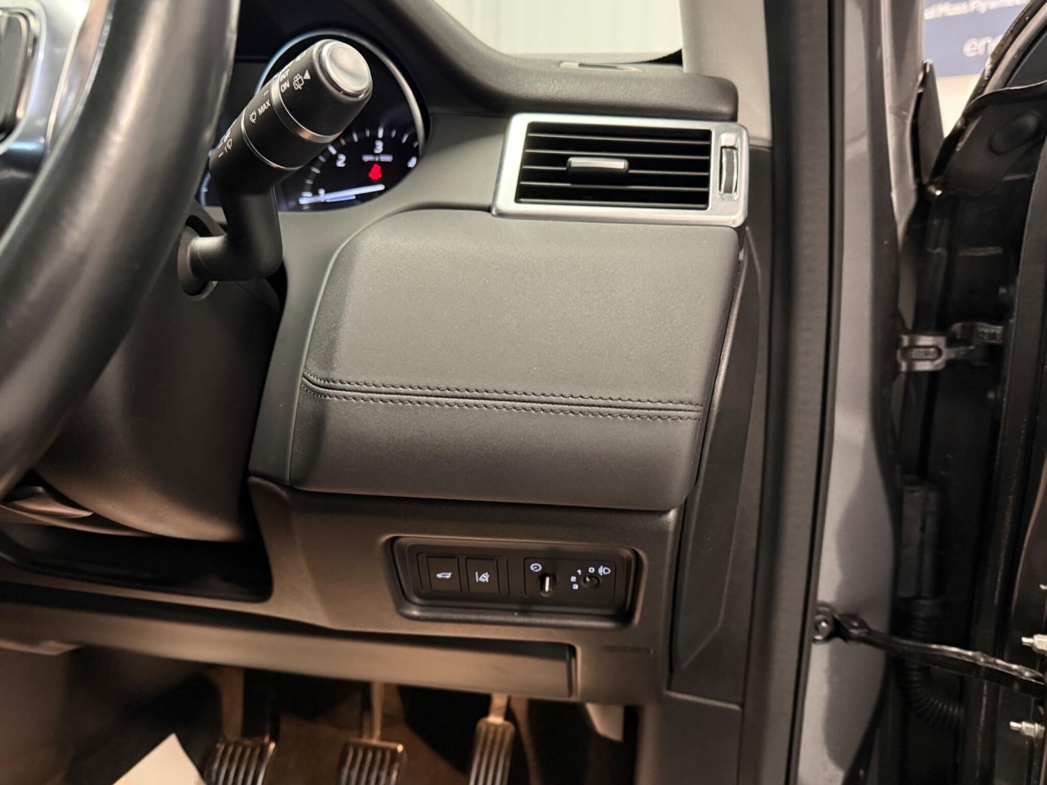 Used Land Rover Discovery Sport 2017 for sale - 76766005: Photo 32