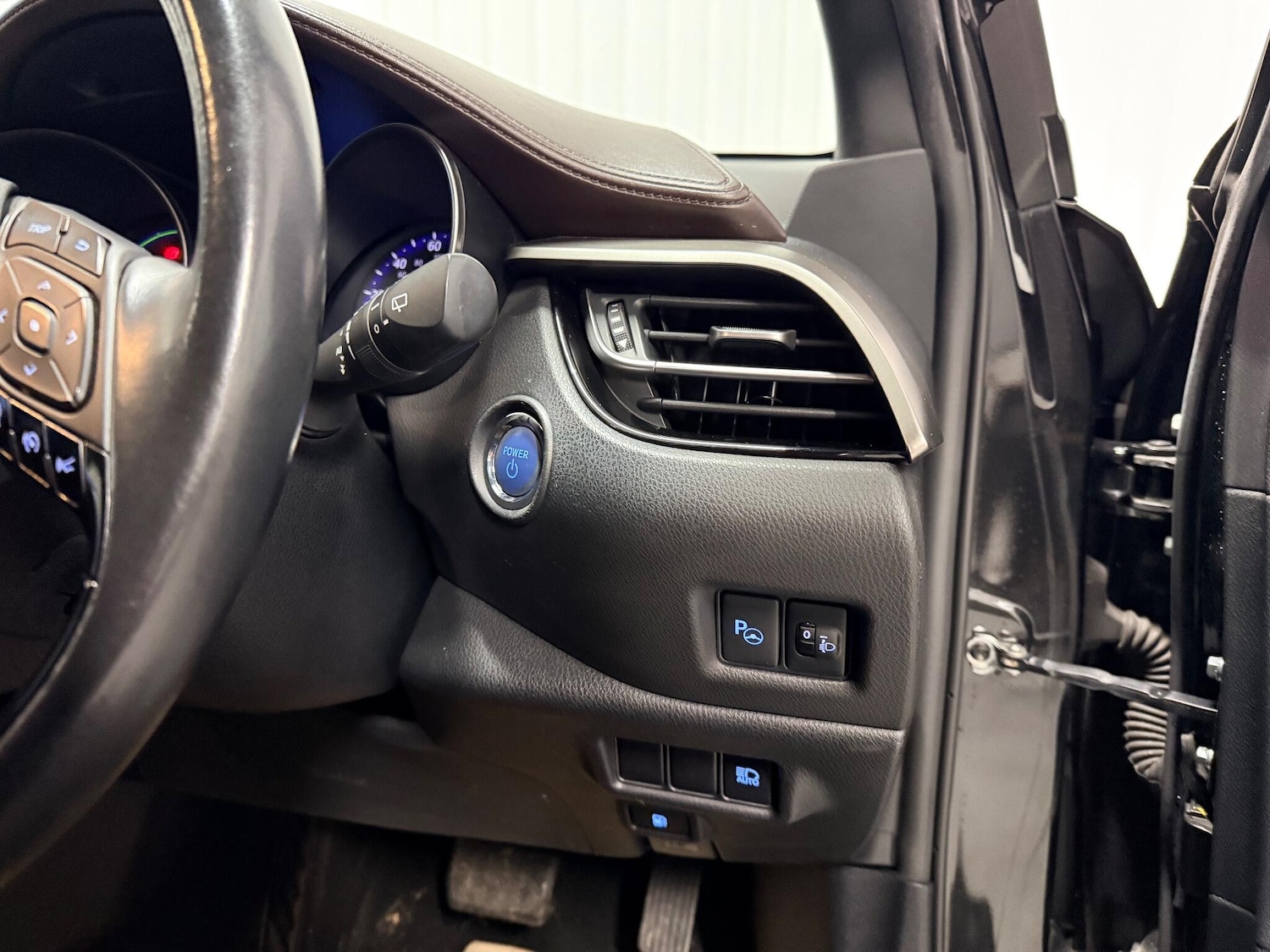 Used Toyota C-HR 2017 for sale - 77203946: Photo 24