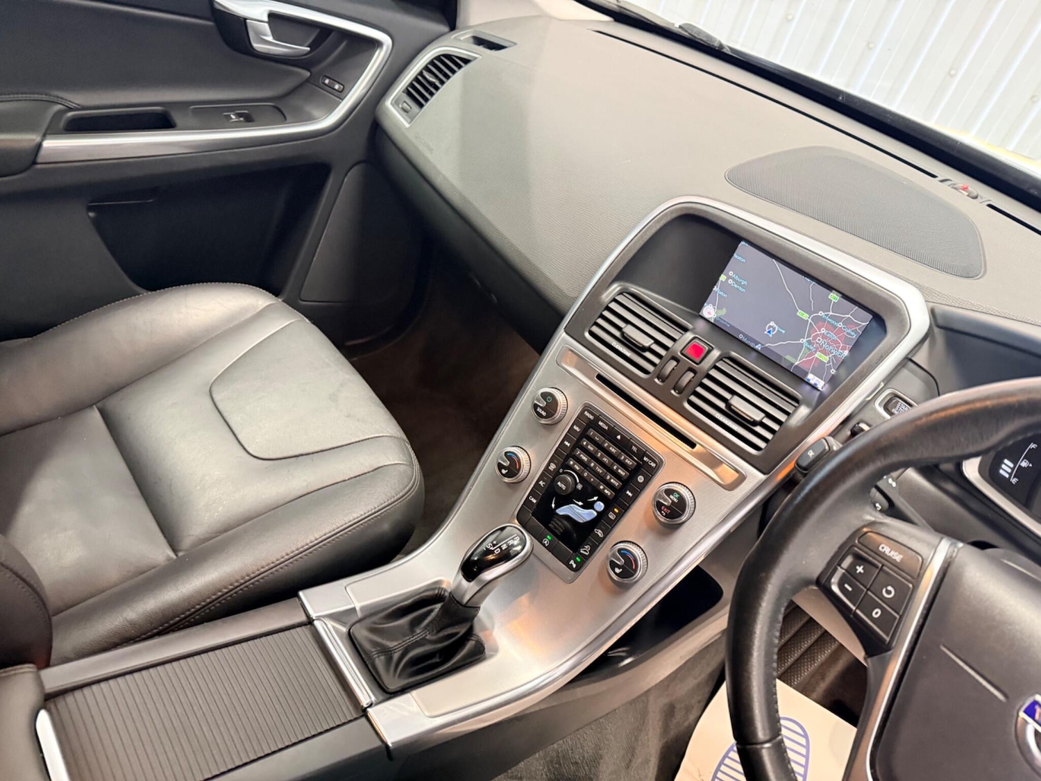 Used Volvo XC60 2017 for sale - 77351476: Photo 24