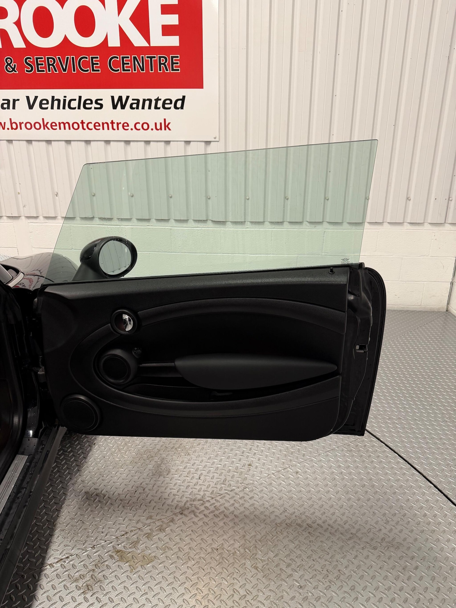 Used MINI Convertible 2014 for sale - 76473461: Photo 25