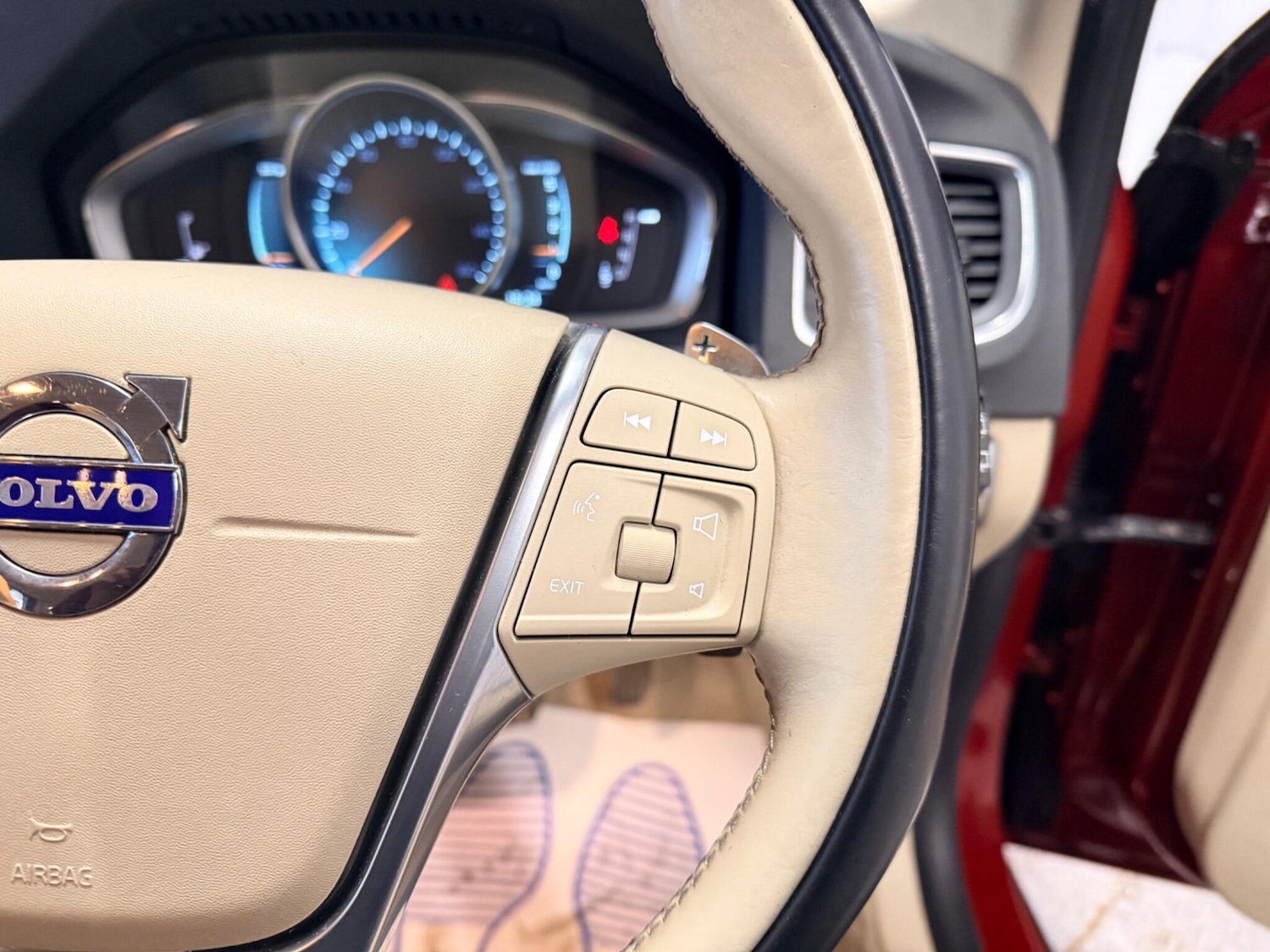 Used Volvo V60 2015 for sale - 77358743: Photo 22