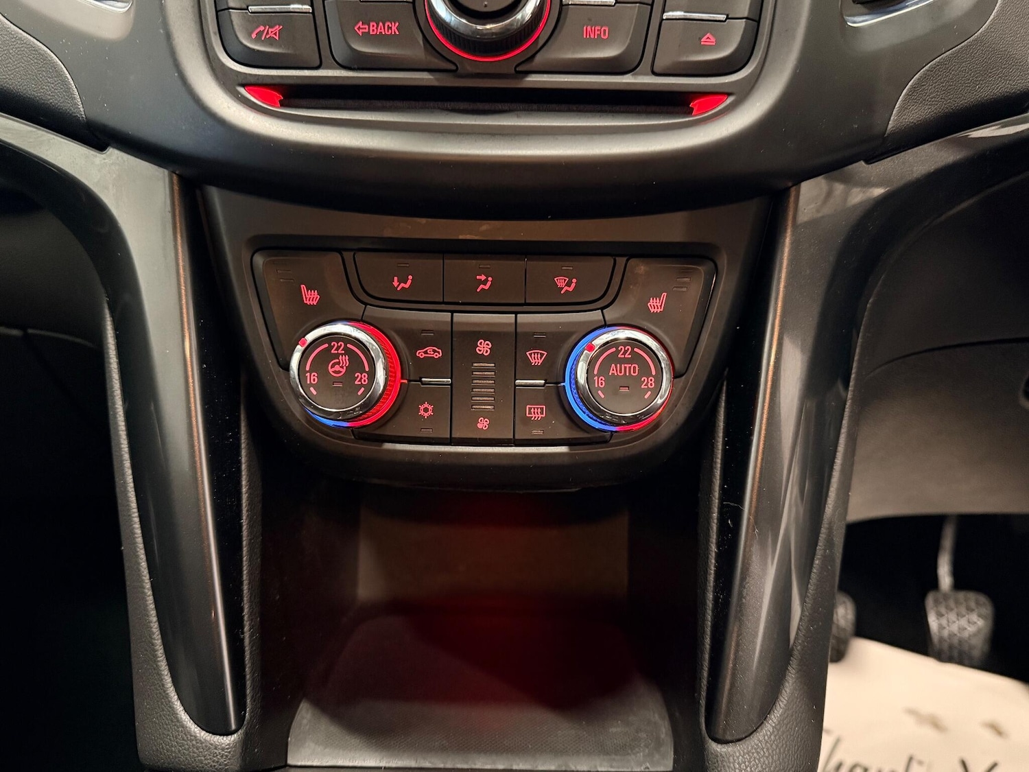 Used Vauxhall Zafira Tourer 2015 for sale - 77090918: Photo 30