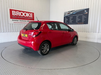 Used Toyota Yaris 2015 for sale - 78535950: Photo