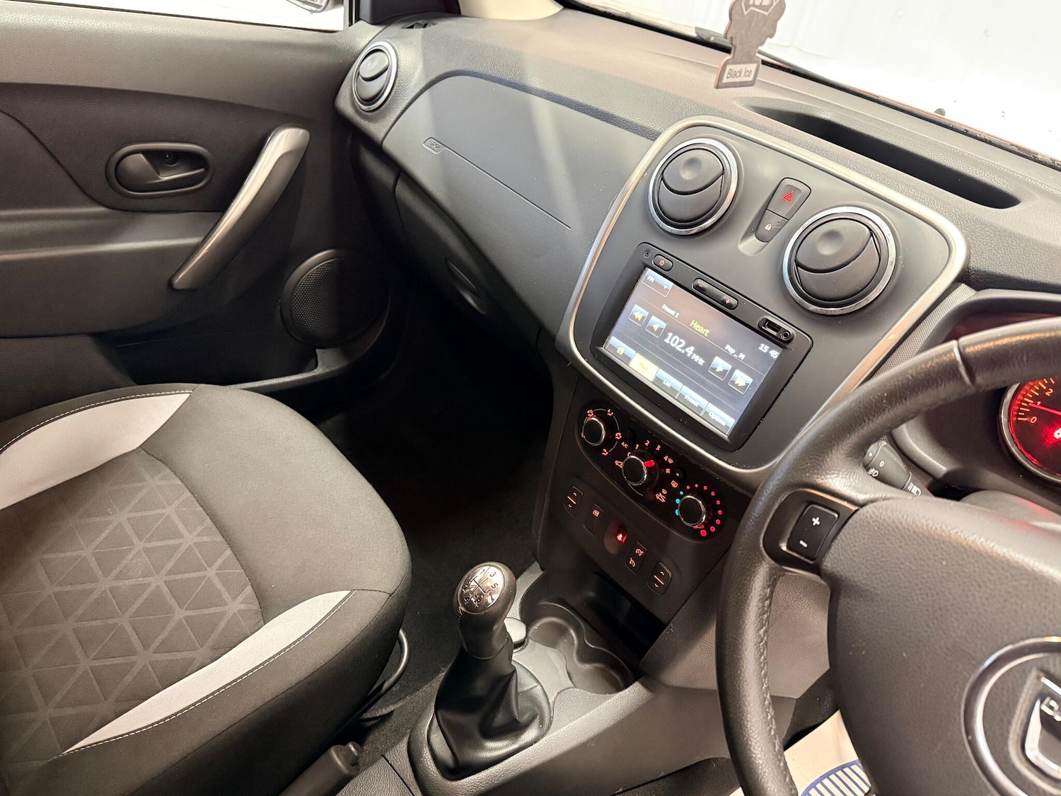 Used Dacia Sandero Stepway 2015 for sale - 76899367: Photo 22