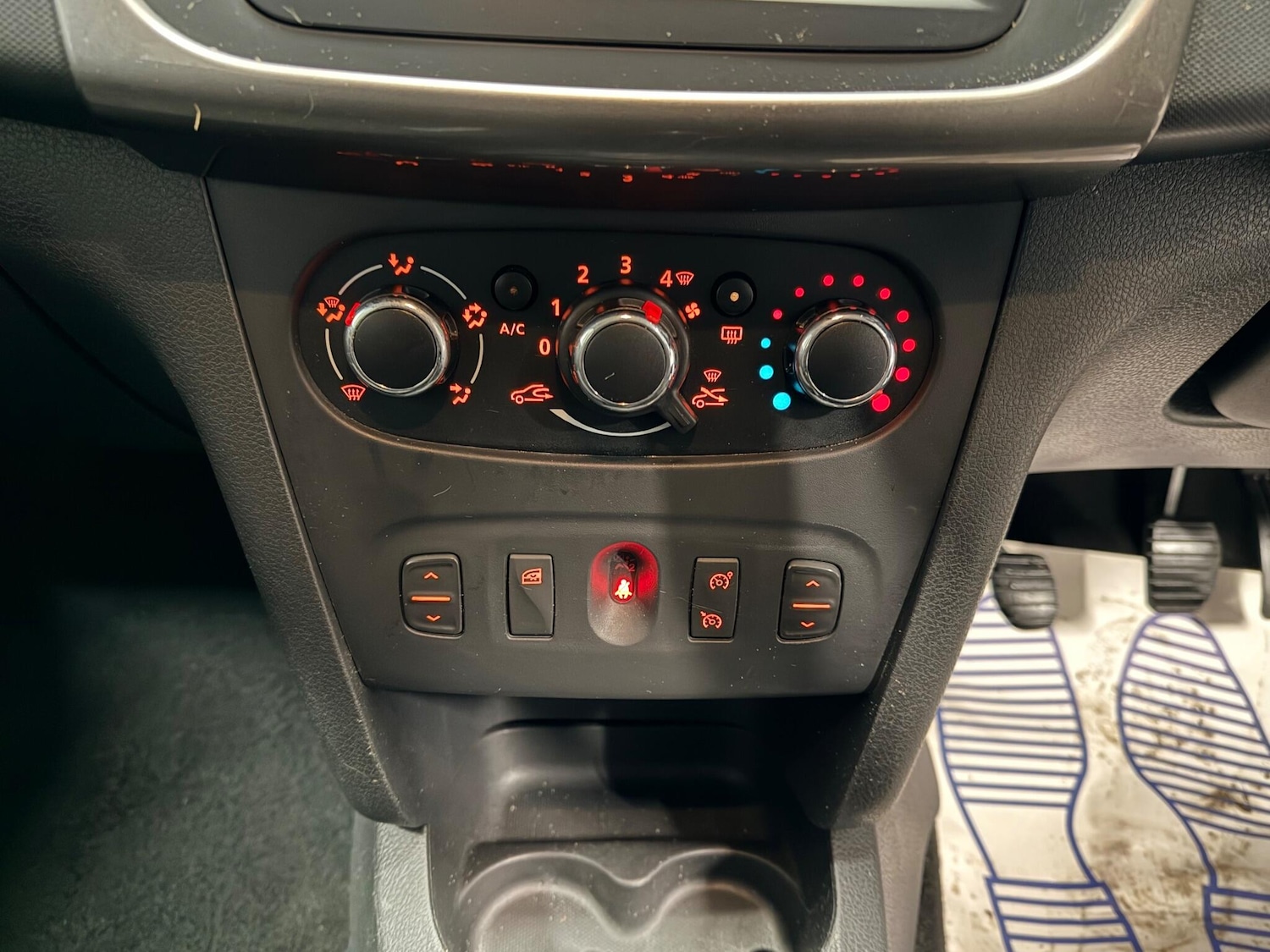 Used Dacia Sandero Stepway 2015 for sale - 76899367: Photo 26