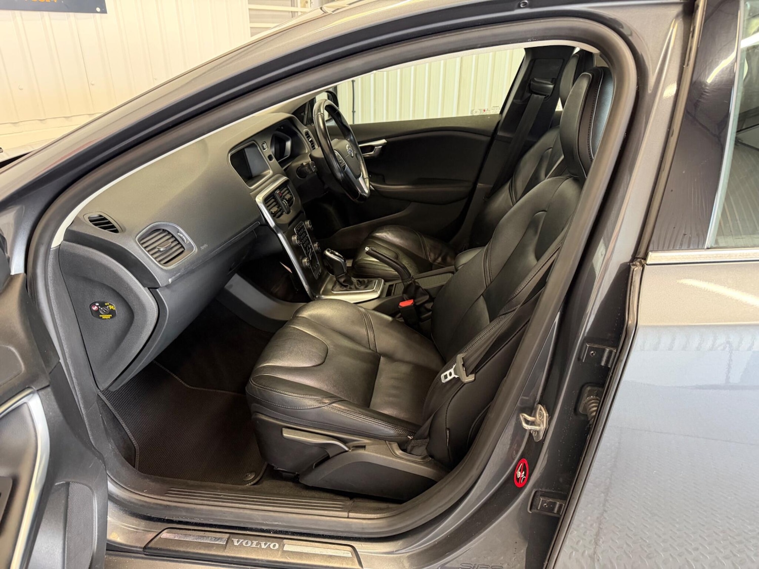 Used Volvo V40 2014 for sale - 77882084: Photo 14