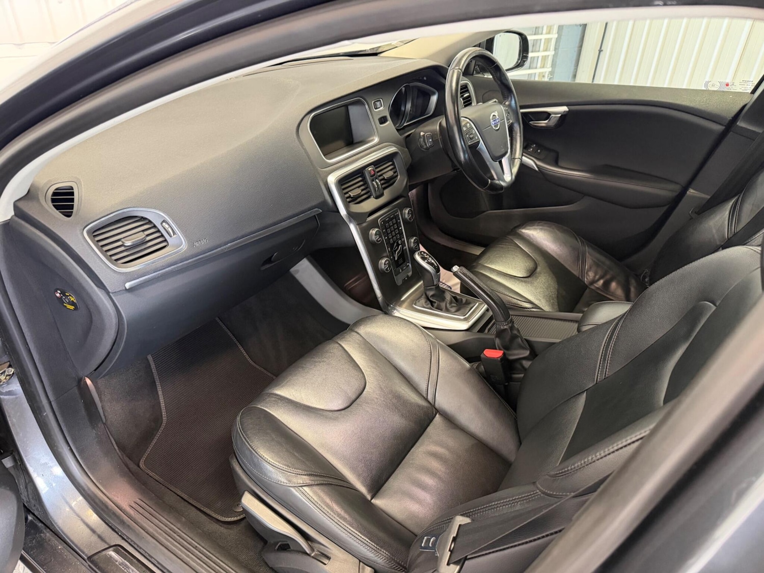 Used Volvo V40 2014 for sale - 77882084: Photo 15