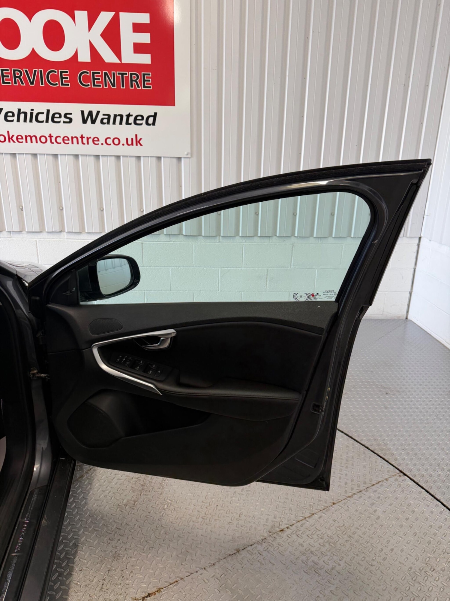 Used Volvo V40 2014 for sale - 77882084: Photo 16