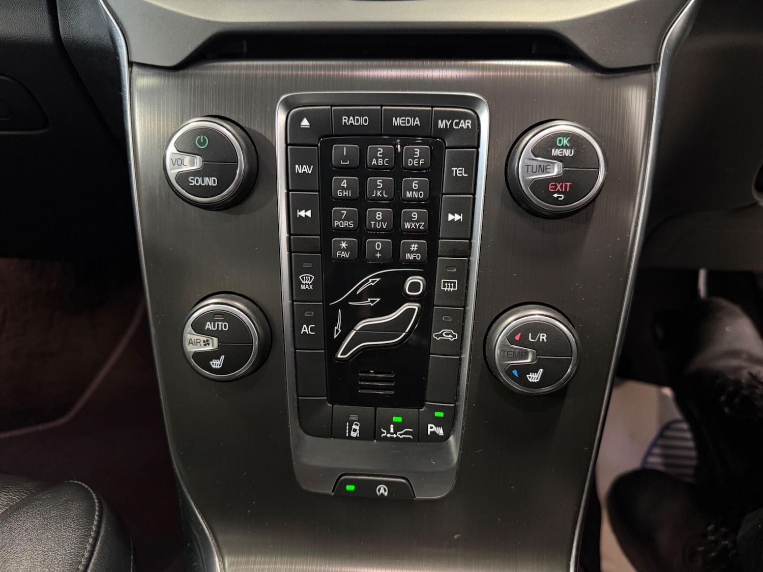 Used Volvo V40 2014 for sale - 77882084: Photo 25