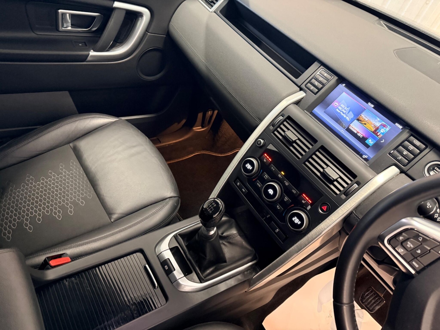 Used Land Rover Discovery Sport 2017 for sale - 77612133: Photo 24