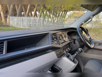 Used Volkswagen Transporter Shuttle 2022 for sale - 76378449: Photo