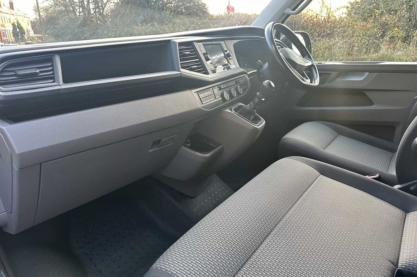 Used Volkswagen Transporter 2021 for sale - 76389690: Photo 2