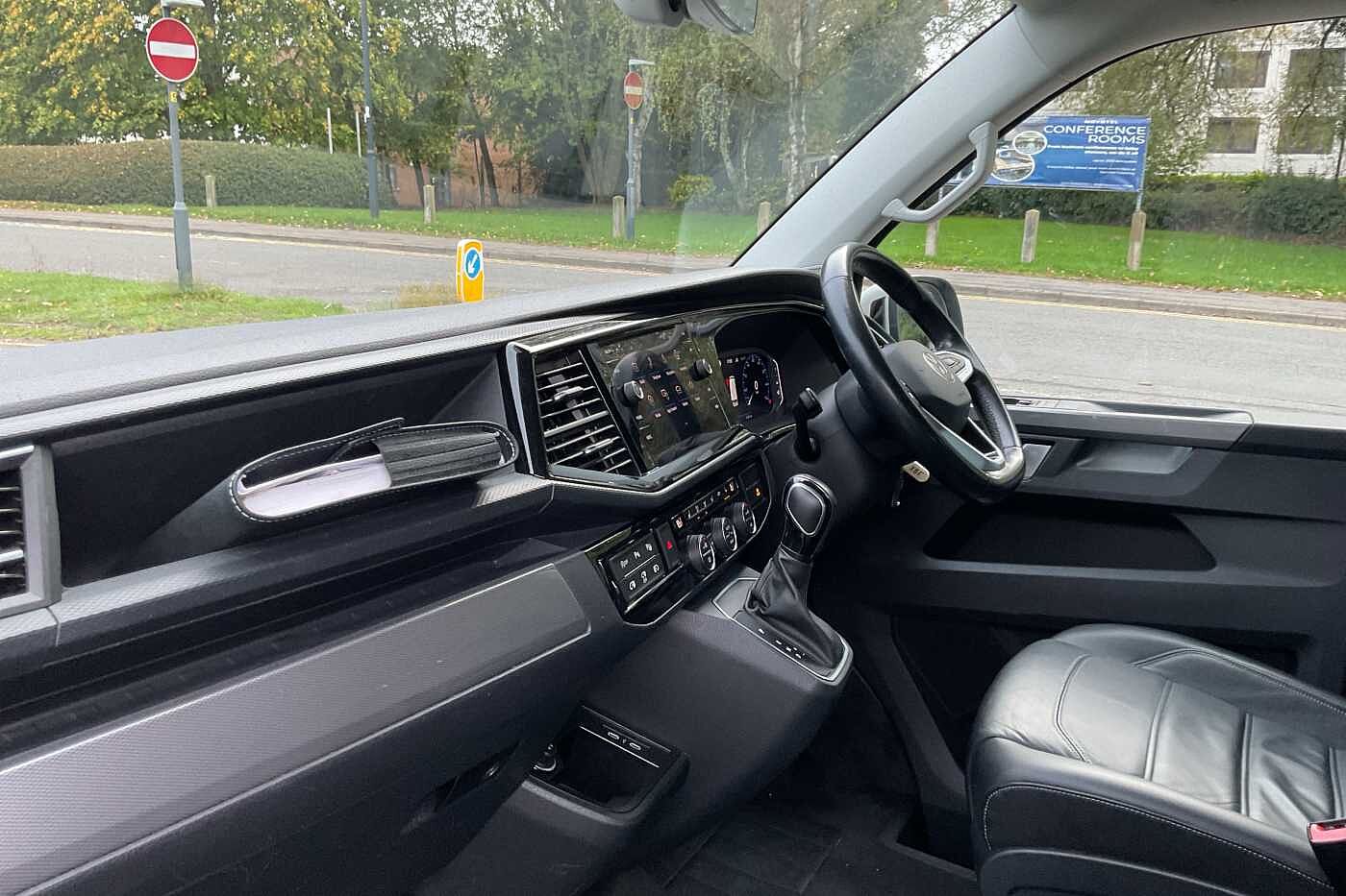 Used Volkswagen Caravelle 2022 for sale - 76123958: Photo 2