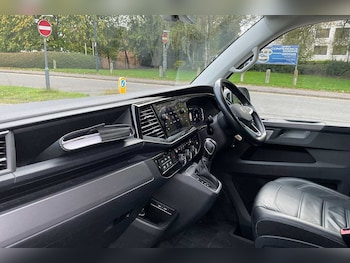 Used Volkswagen Caravelle 2022 for sale - 76123958: Photo 2
