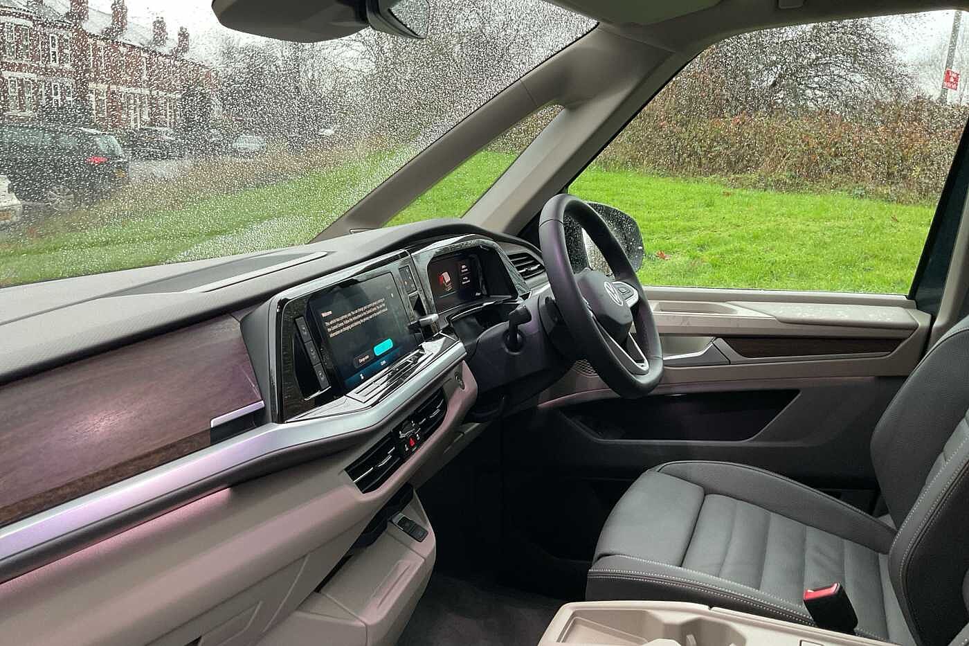 Used Volkswagen Multivan 2025 for sale - 76888367: Photo 2