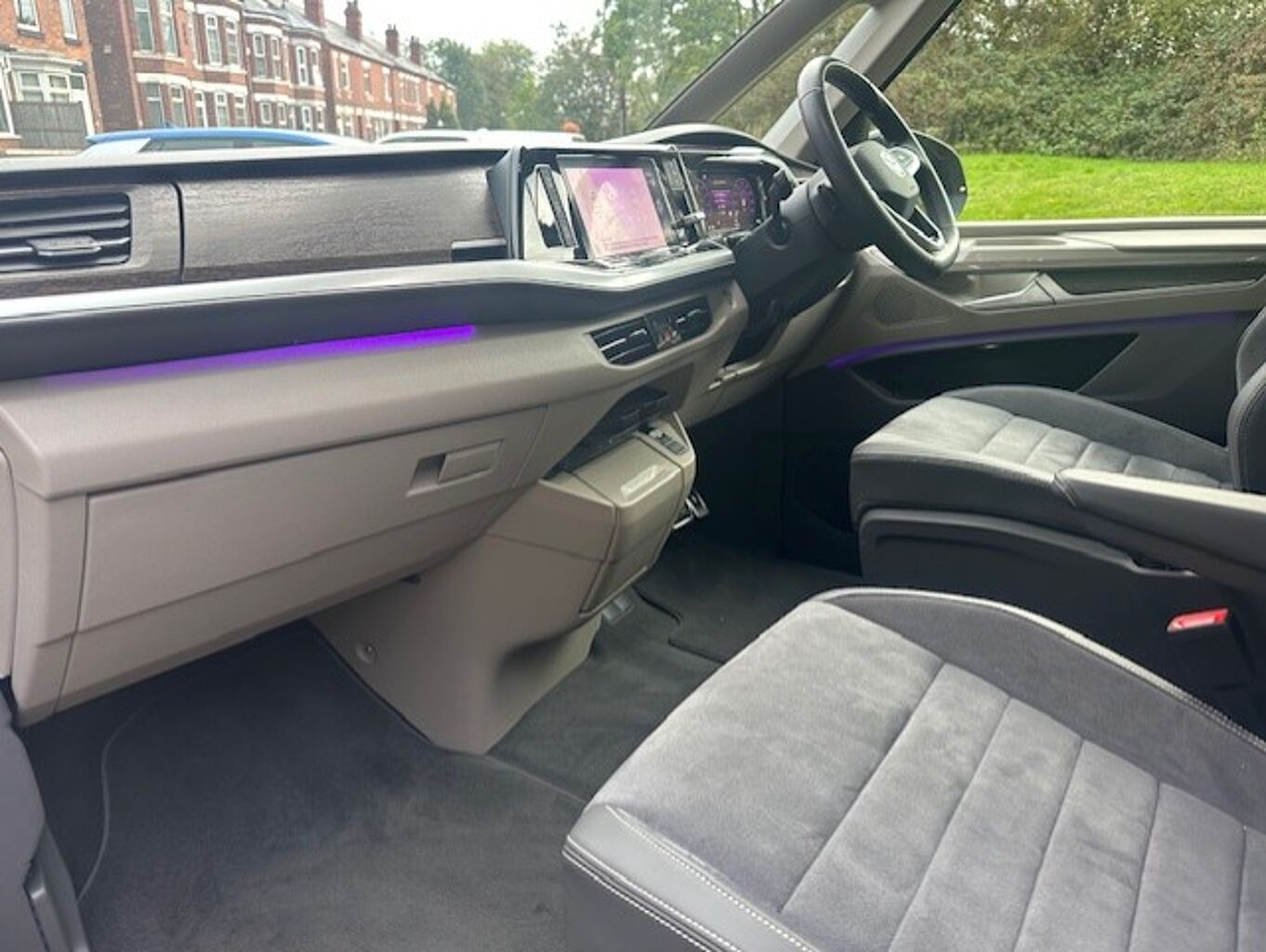 Used Volkswagen Multivan 2024 for sale - 75979517: Photo 2