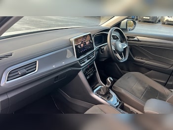 Used Volkswagen T-Roc 2024 for sale - 76438081: Photo