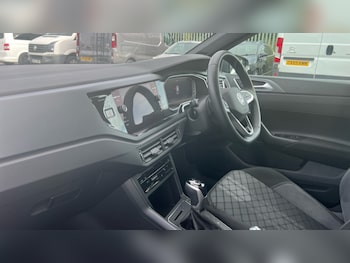 Used Volkswagen Polo 2024 for sale - 76154760: Photo 2