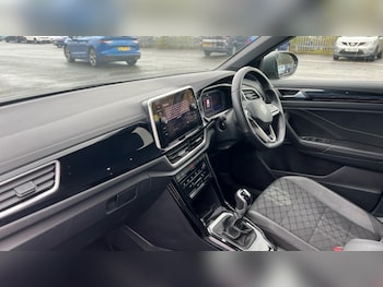 Used Volkswagen T-Roc 2023 for sale - 76410670: Photo