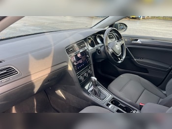 Used Volkswagen Golf 2020 for sale - 76609577: Photo