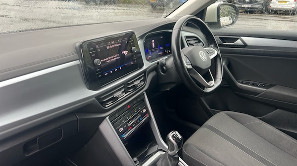 Used Volkswagen T-Roc 2022 for sale - 76007731: Photo 2