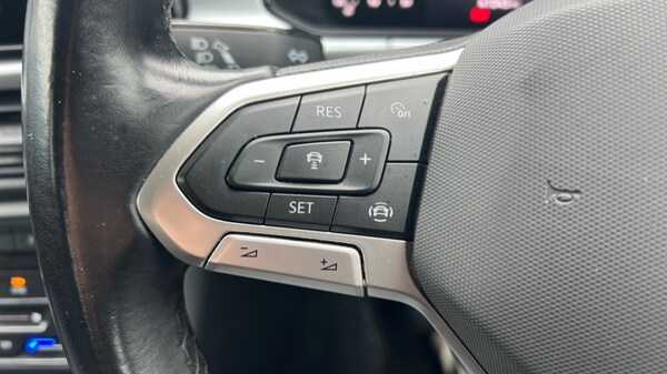 Used Volkswagen T-Roc 2022 for sale - 76007731: Photo 31