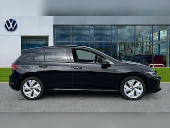 Used Volkswagen Golf 2024 for sale - 77060700: Photo