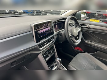 Used Volkswagen T-Roc 2023 for sale - 76494100: Photo