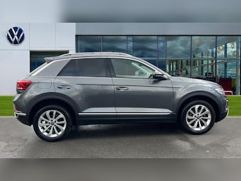 Used Volkswagen T-Roc 2023 for sale - 76494100: Photo