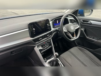 Used Volkswagen T-Roc 2023 for sale - 76466323: Photo