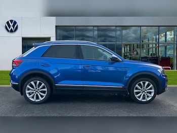 Used Volkswagen T-Roc 2021 for sale - 76552521: Photo