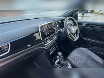 Used Volkswagen T-Roc 2025 for sale - 76901408: Photo