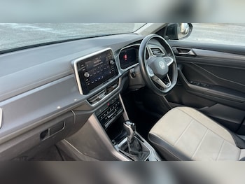 Used Volkswagen T-Roc 2023 for sale - 76977837: Photo