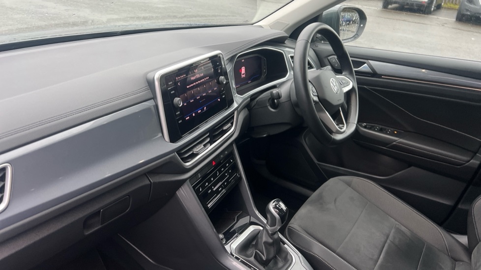 Used Volkswagen T-Roc 2023 for sale - 76691557: Photo 2