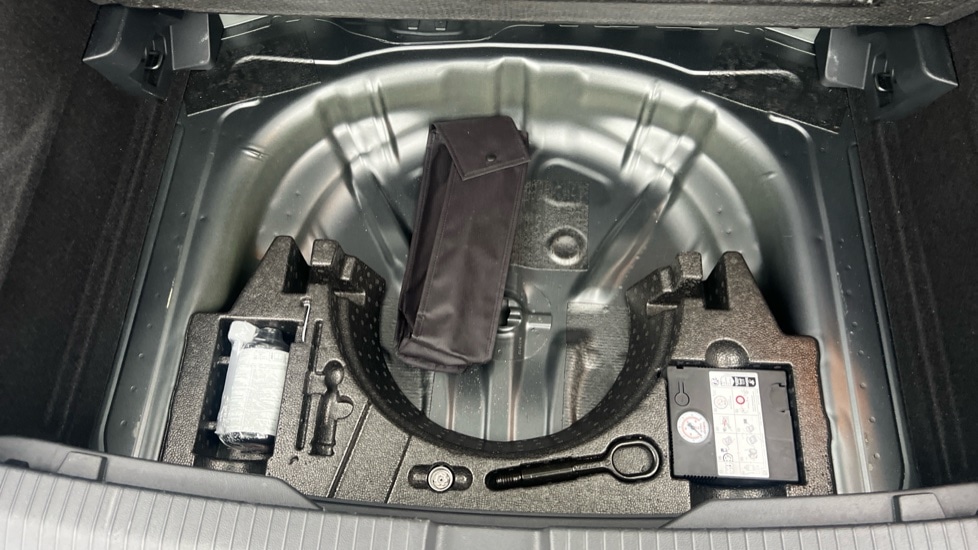 Used Volkswagen T-Roc 2023 for sale - 76691557: Photo 31