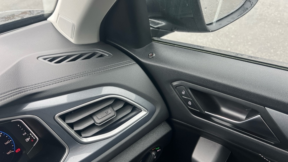 Used Volkswagen T-Roc 2023 for sale - 76691557: Photo 45