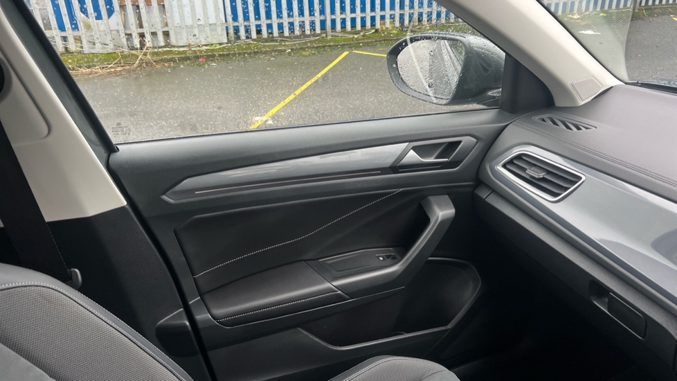 Used Volkswagen T-Roc 2023 for sale - 76691557: Photo 54