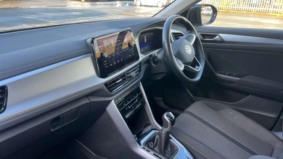 Used Volkswagen T-Roc 2024 for sale - 76438139: Photo 2