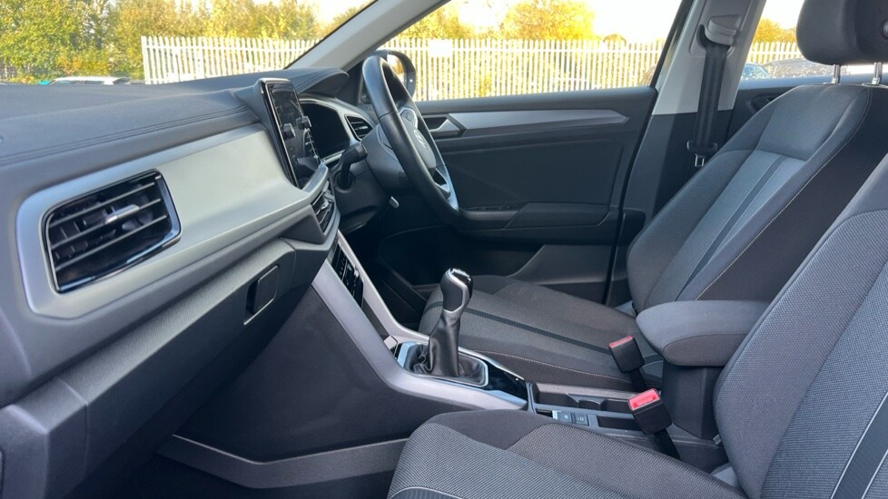 Used Volkswagen T-Roc 2024 for sale - 76438139: Photo 23