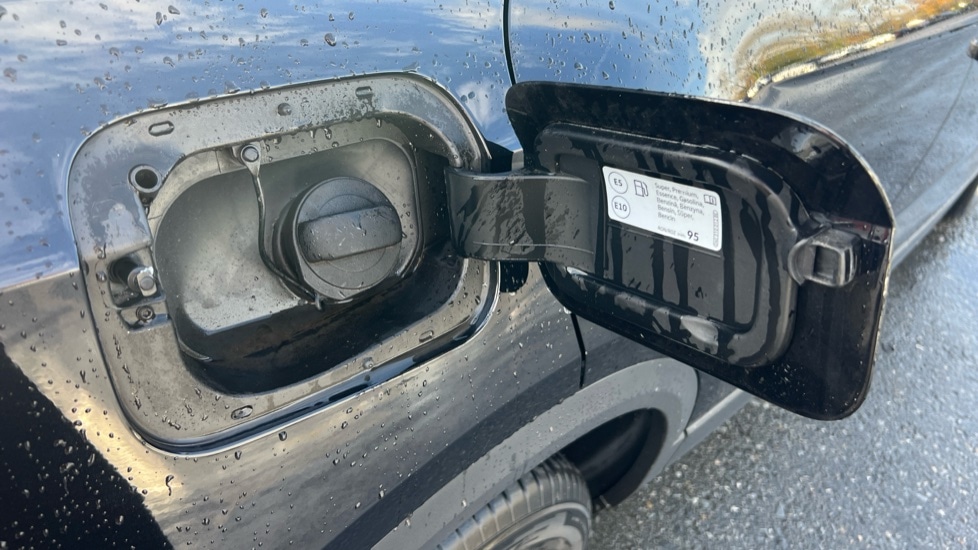 Used Volkswagen T-Roc 2024 for sale - 76438139: Photo 24