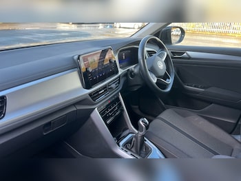 Used Volkswagen T-Roc 2024 for sale - 76438139: Photo