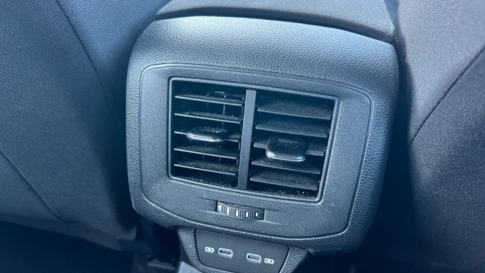 Used Volkswagen T-Roc 2024 for sale - 76438139: Photo 37