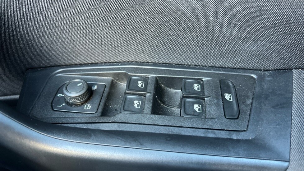 Used Volkswagen T-Roc 2024 for sale - 76438139: Photo 43