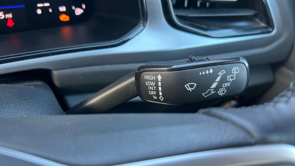 Used Volkswagen T-Roc 2024 for sale - 76438139: Photo 48