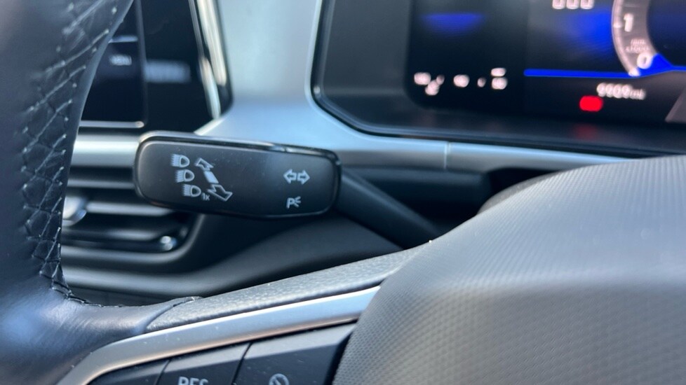 Used Volkswagen T-Roc 2024 for sale - 76438139: Photo 49