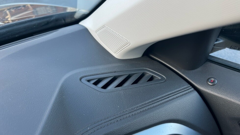 Used Volkswagen T-Roc 2024 for sale - 76438139: Photo 50